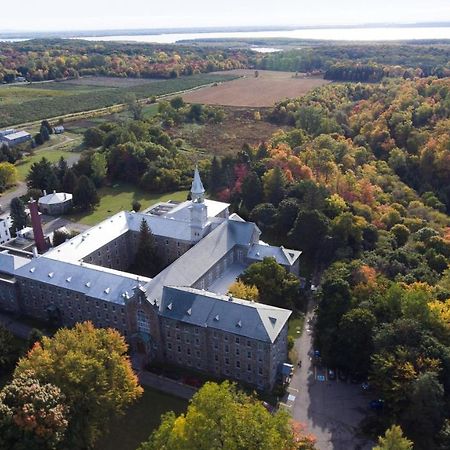 Auberge De L'Abbaye D'Oka Eksteriør bilde