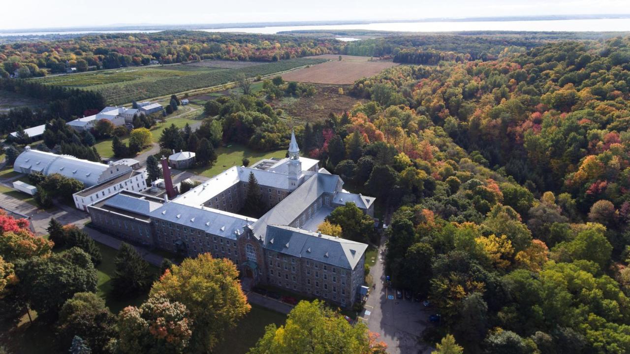 Auberge De L'Abbaye D'Oka Eksteriør bilde
