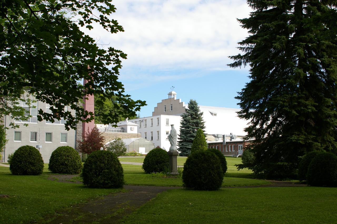 Auberge De L'Abbaye D'Oka Eksteriør bilde